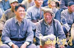 波澜壮阔：球队昂首阔步，勇夺胜利的简单介绍